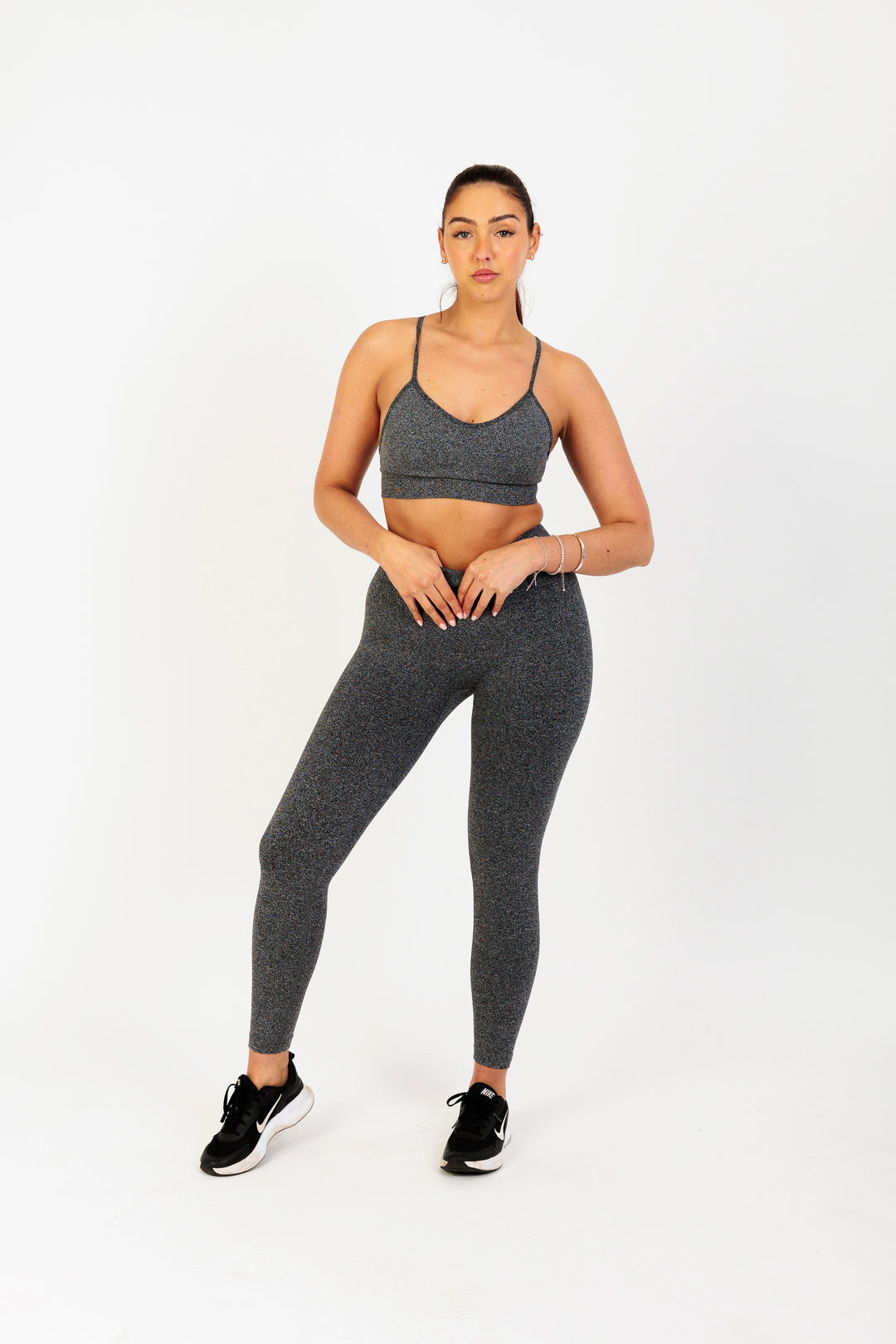 Crisscross Back Seamless Sports Bra in Dark Grey