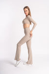 High-waist yoga pants with full-sleeve crop top in breathable fabric