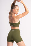 Women’s seamless halter neck bra and flexirib shorts for training