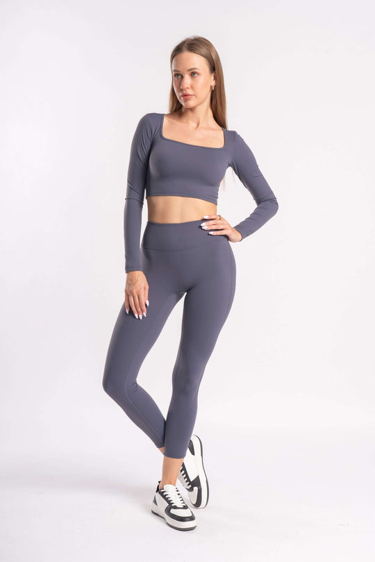 Seamless grey high-waist yoga pants and long-sleeve cropped top